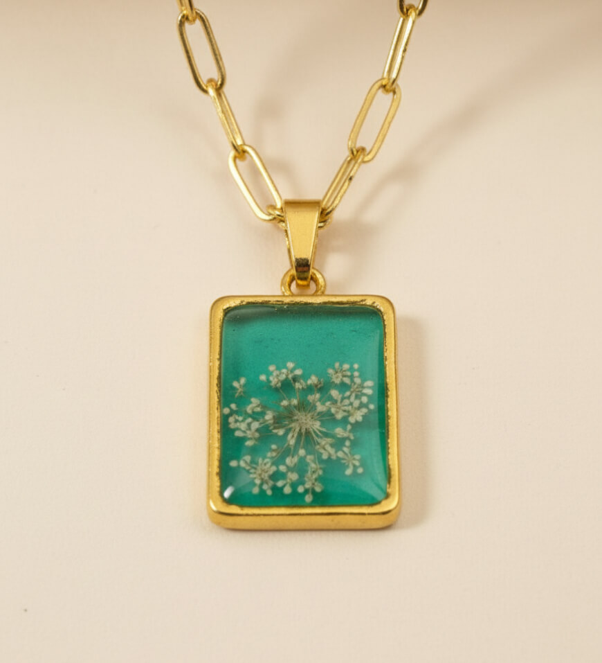 popsicle_shaped_locket_with_rose_gold_anti_tarnish_chain-2