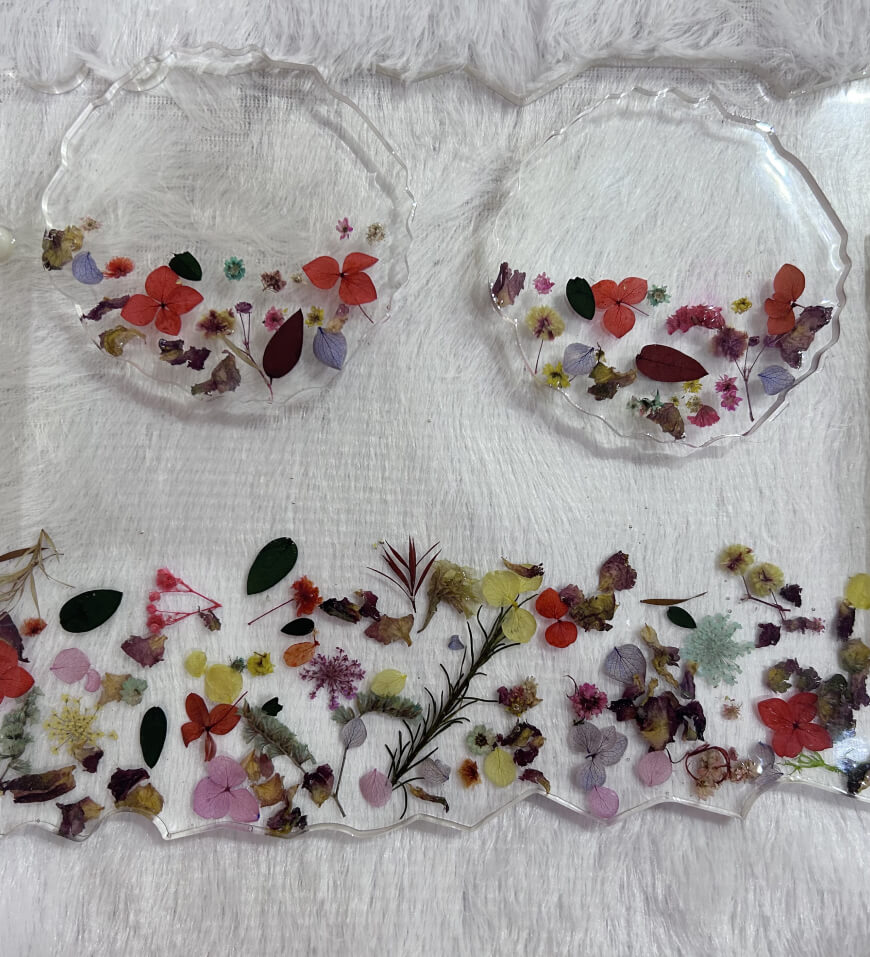 transparent-pressed-flower-tray-with-resin-handles-with-coasters-2