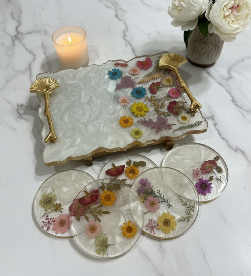 Natural flower resin tray and coaster set Natural flower resin tray and coaster set